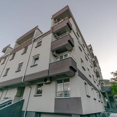One Bedroom Apartment With Private Parking Скопие Екстериор снимка