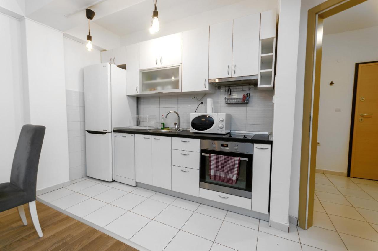 One Bedroom Apartment With Private Parking Скопие Екстериор снимка