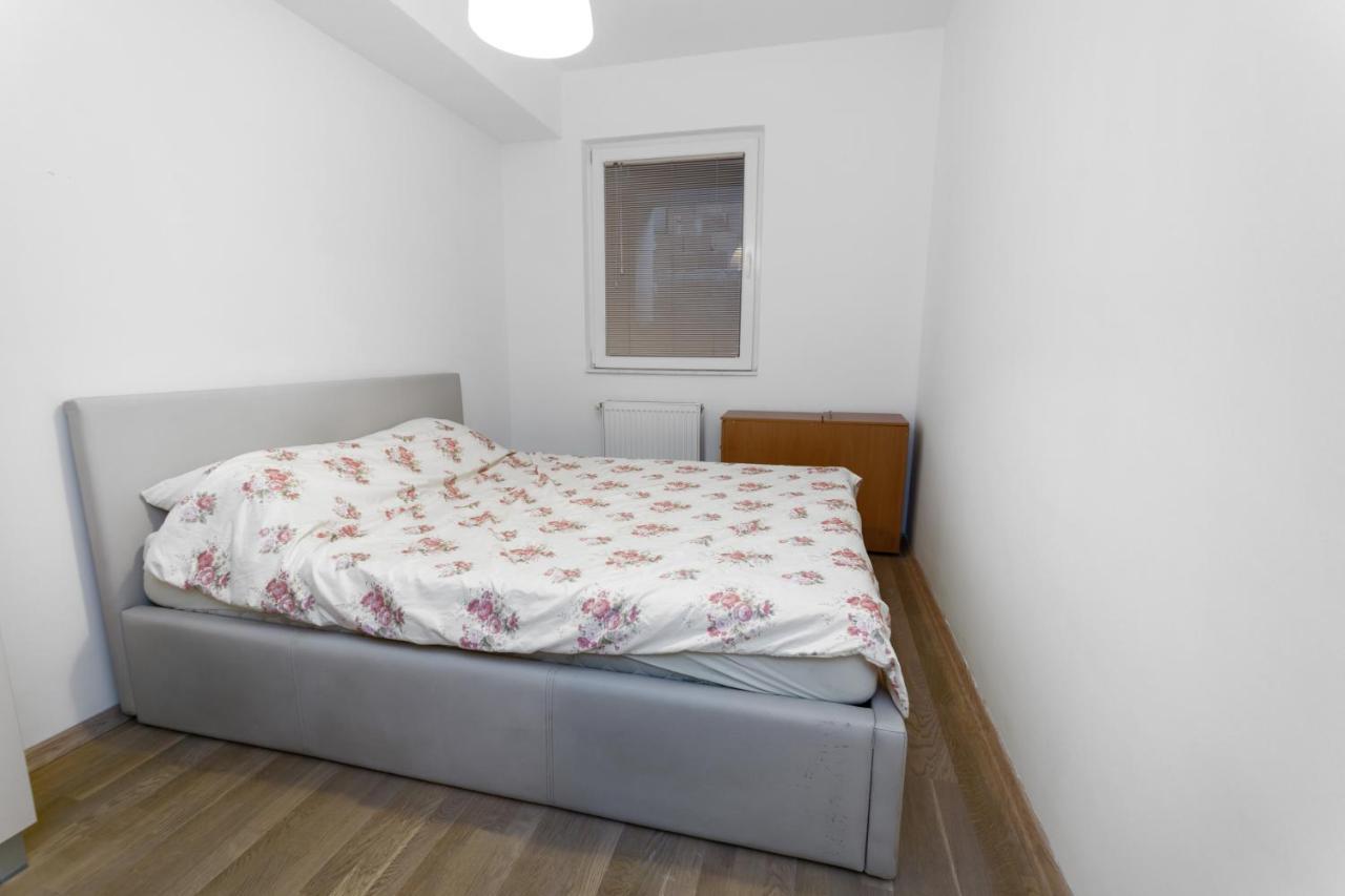 One Bedroom Apartment With Private Parking Скопие Екстериор снимка