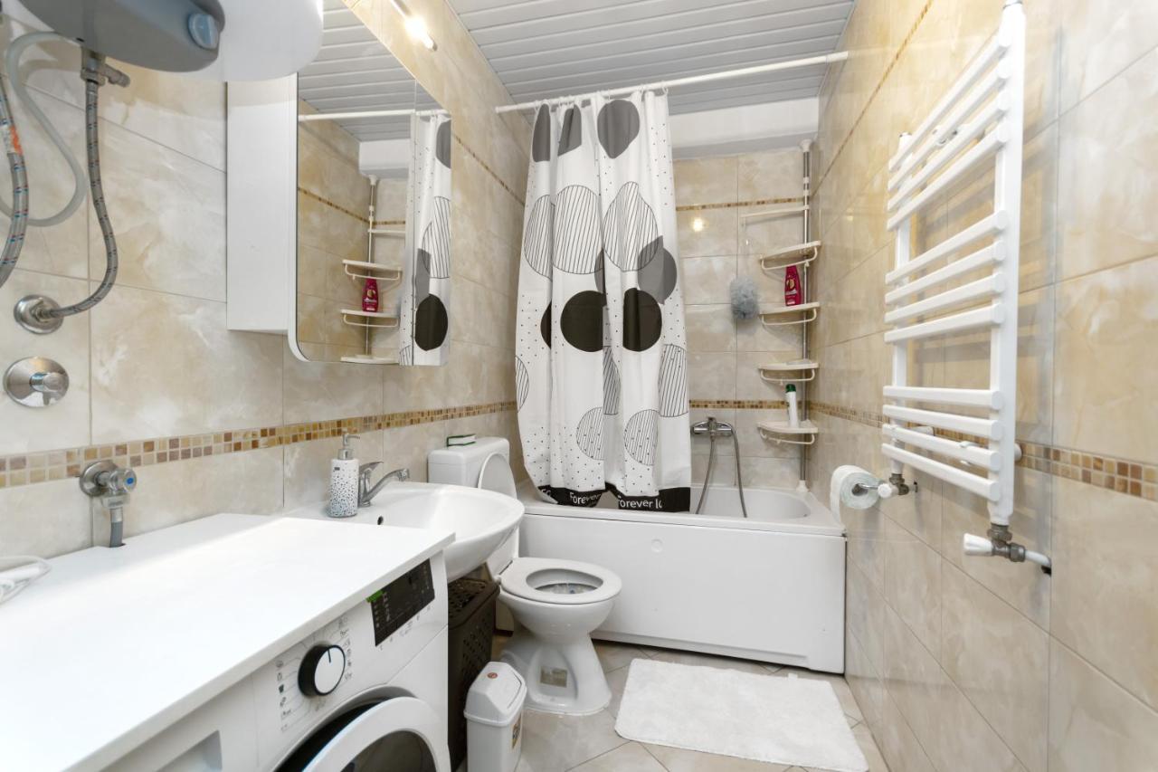 One Bedroom Apartment With Private Parking Скопие Екстериор снимка