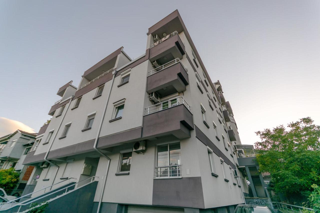 One Bedroom Apartment With Private Parking Скопие Екстериор снимка
