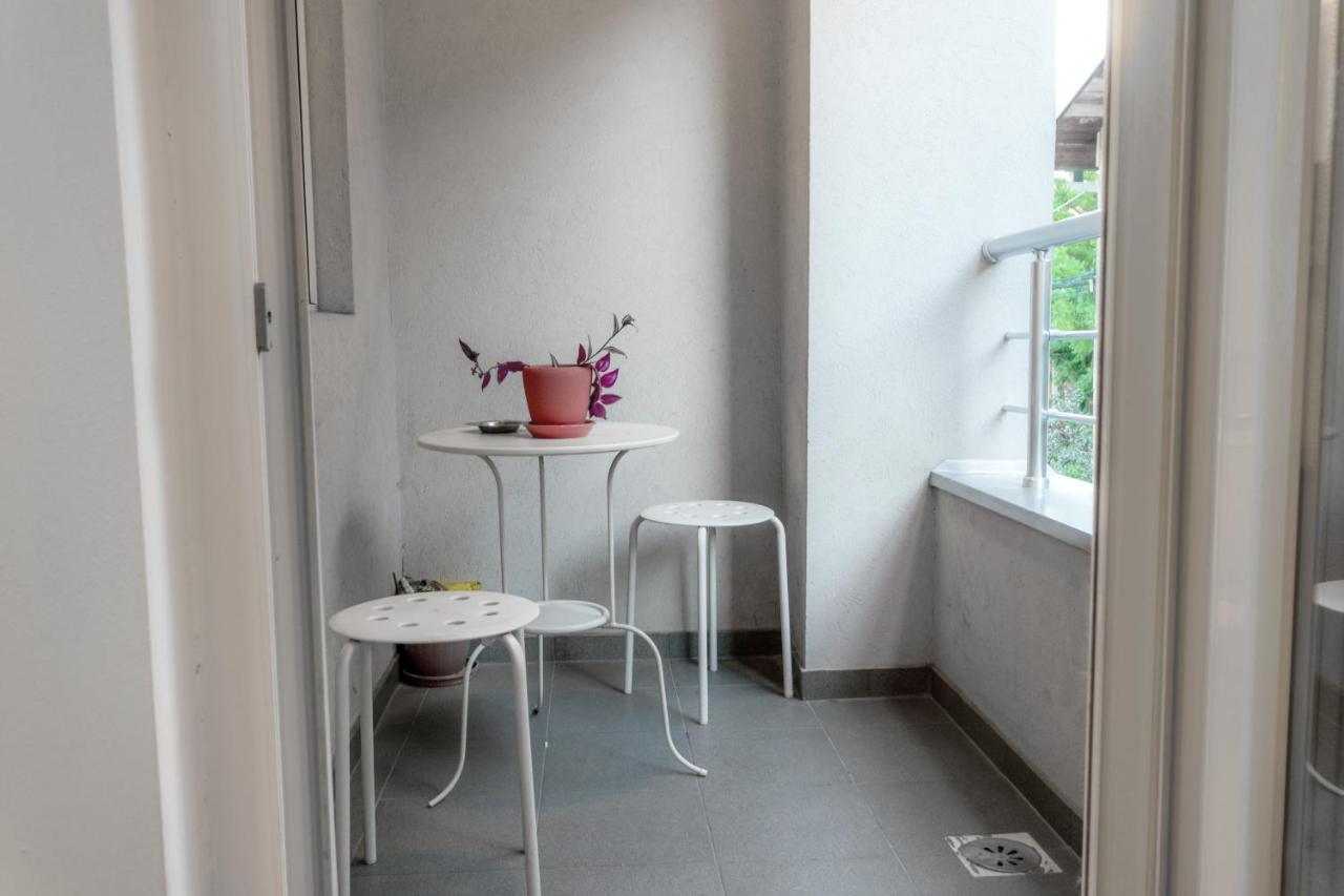 One Bedroom Apartment With Private Parking Скопие Екстериор снимка